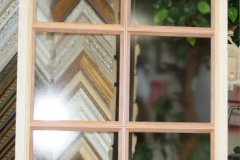 Фальш-окно с  шпросами из деревянного багета с матовым стеклом